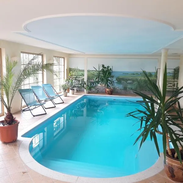 Ein Bett im Kornfeld - Haus Fernweh - Innenpool，位于Schönfeld的酒店