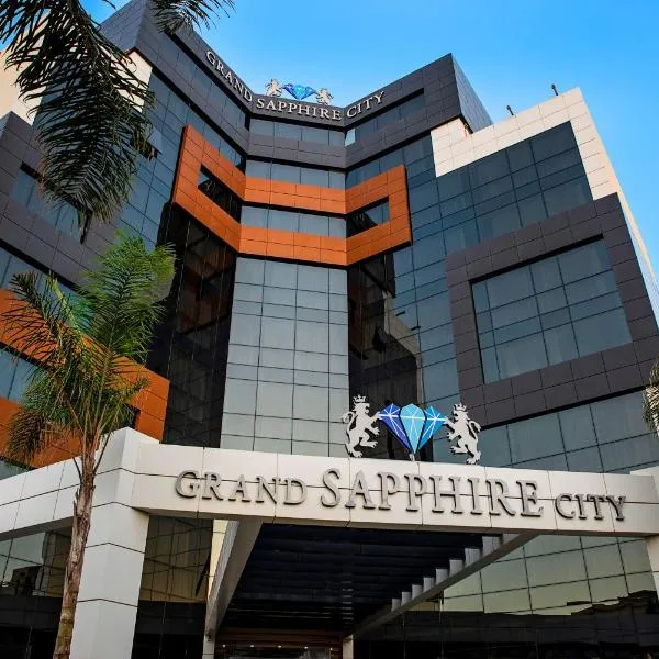 Grand Sapphire City Hotel，位于Engomi的酒店
