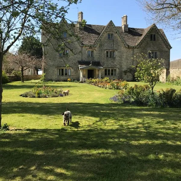 The Manor Farm Alderton，位于奇彭纳姆的酒店