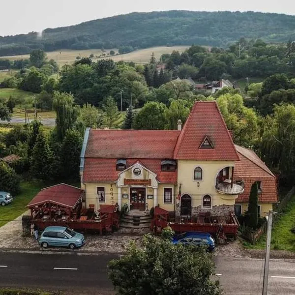 Cserhátvölgy Panzió，位于Vanyarc的酒店