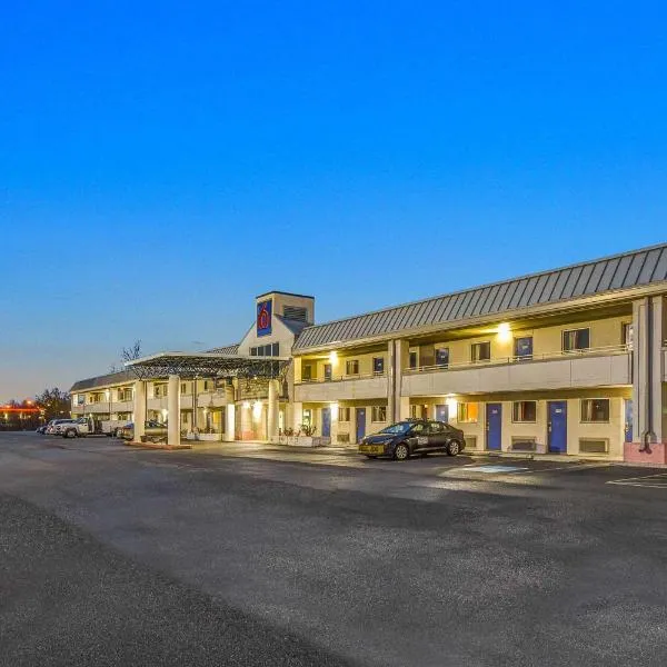 Motel 6-North Ridgeville, OH - Cleveland Intl Airport - N Ridgeville，位于Avon Center的酒店