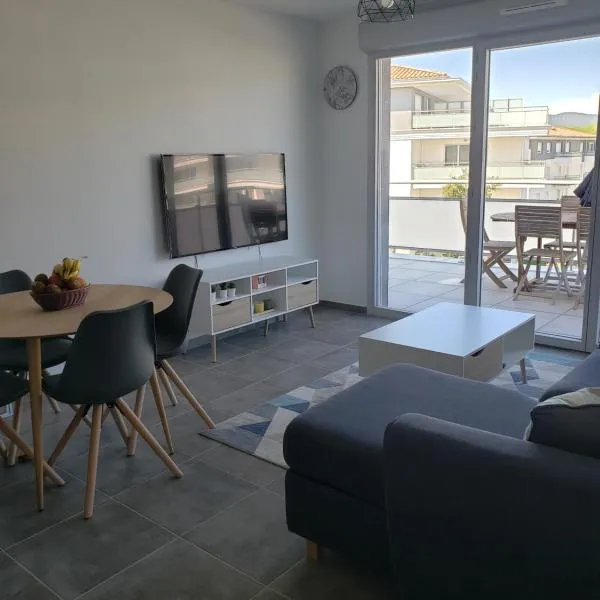 T2 neuf piscine Le Lac，位于阿尔让河畔皮热的酒店