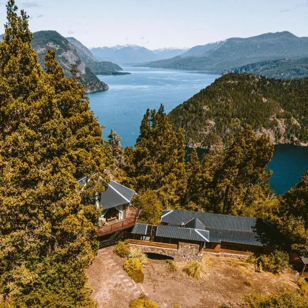 Arrayan Lake View Mountain Lodge & Casa De Te Arrayan，位于维拉梅利奎纳的酒店