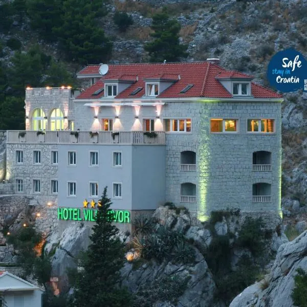 德沃尔别墅酒店，位于Svinišće的酒店