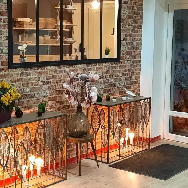 Le Ch'ti Bourguignon Hotel，位于Laives的酒店