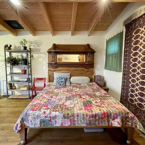 Cozy cottage in countryside close to Tbilisi，位于Zhinvali的酒店