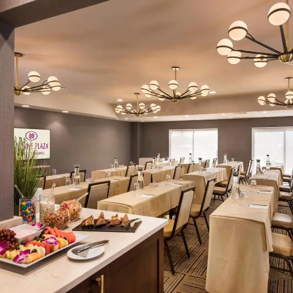 Crowne Plaza Providence-Warwick (Airport) by IHG，位于沃里克的酒店