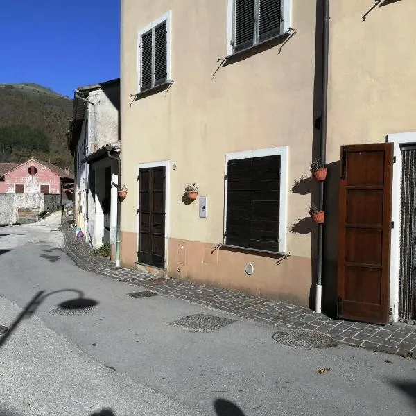 Albergo diffuso Millepapaverirossi Casa Irma，位于Serravalle di Chienti的酒店