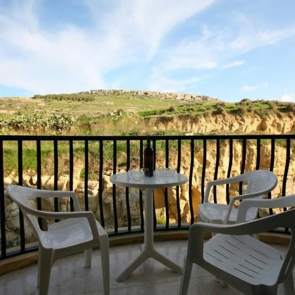 Spacious apartment in Marsalforn, Gozo，位于马萨尔福恩的酒店