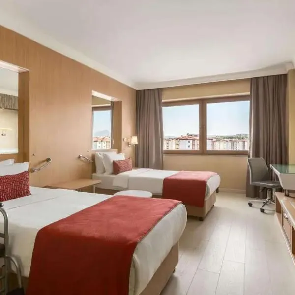 华美达乌沙克酒店，位于乌沙克的酒店