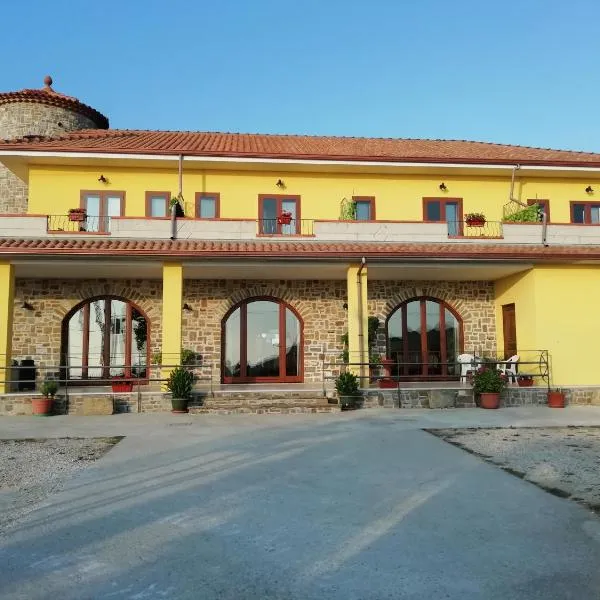 Golden House Cheravanna Da Marco，位于Castagneto的酒店