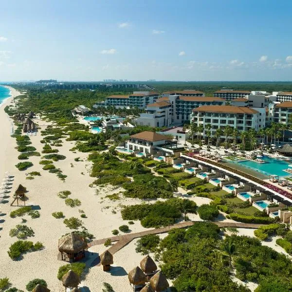 Secrets Playa Mujeres Golf & Spa Resort - All Inclusive Adults Only，位于Chacmuchuch的酒店