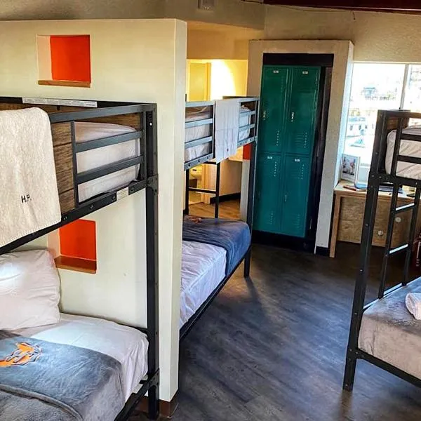 Paris Hostel，位于提华纳的酒店