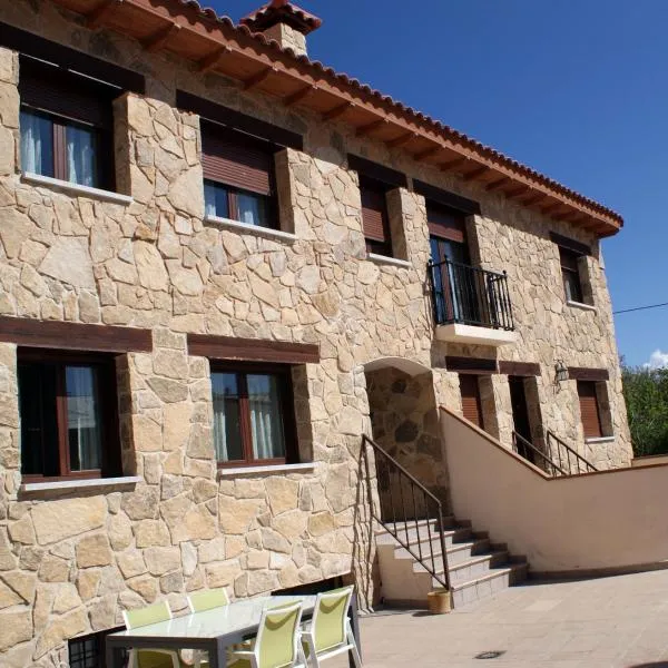 乡村药房酒店，位于Valdepeñas de la Sierra的酒店
