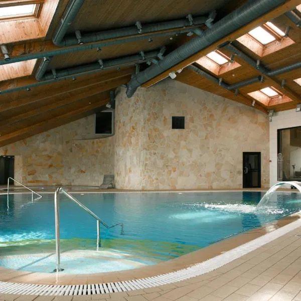 弗拉马雷海水浴场Spa酒店，位于Hullo的酒店
