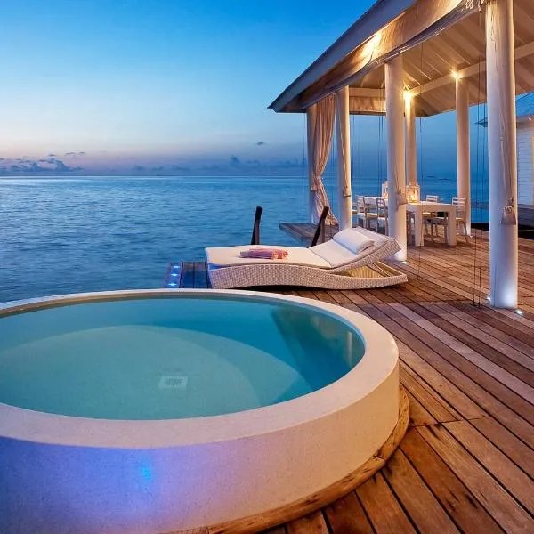 Diamonds Athuruga Maldives Resort & Spa，位于Fesdu Island的酒店