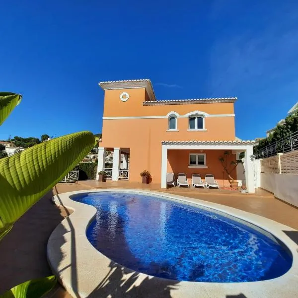 Villa con piscina privada，位于卡尔佩的酒店