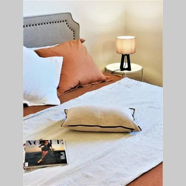 P4T Luxus Family 3 bedroom with Pool, tennis court and sauna，位于布林迪西的酒店