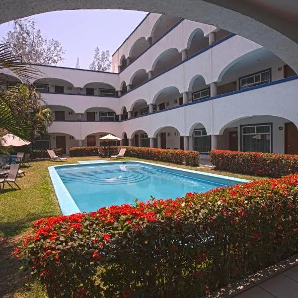 Hotel Arcos Aeropuerto，位于Manlio Fabio Altamirano的酒店