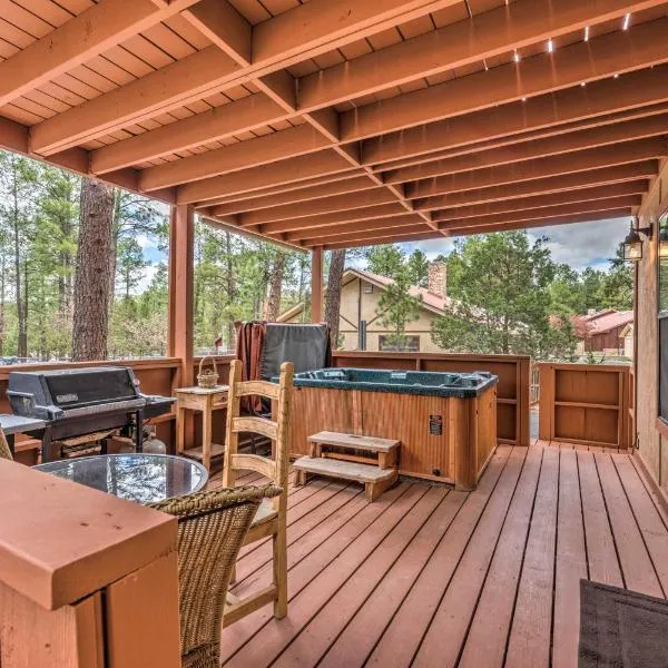 Condo with Hot Tub about 4 Miles to Ruidoso Winter Park!，位于鲁伊多索的酒店