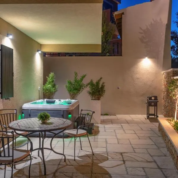 TEONA Luxury Studio Apartment with jacuzzi and garden view，位于萨利的酒店