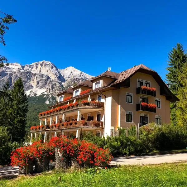 Boutique Hotel Villa Blu Cortina D'Ampezzo，位于科尔蒂纳丹佩佐的酒店