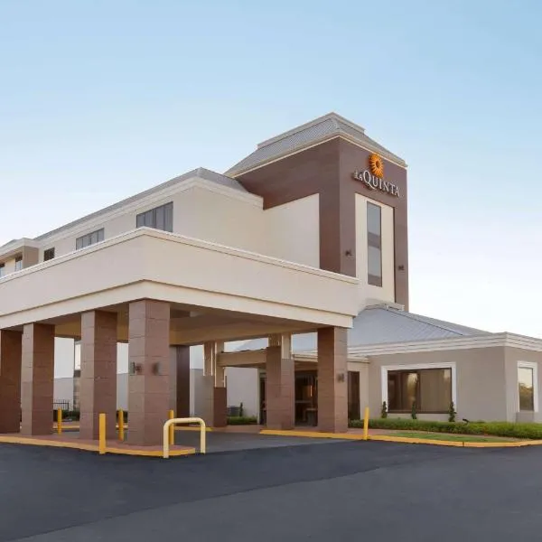 La Quinta inn & suites by Wyndham Dothan，位于多森的酒店