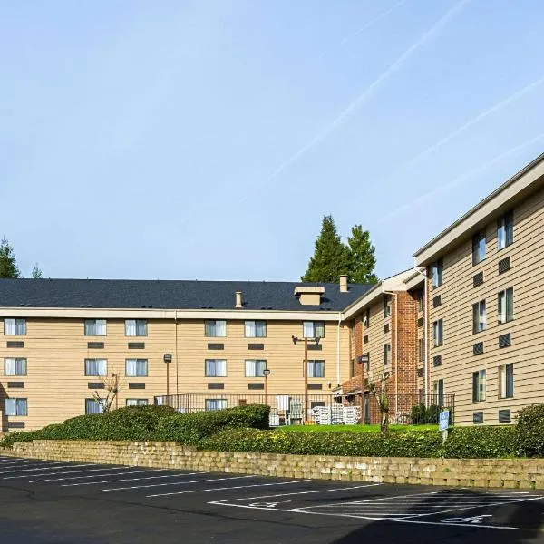 Quality Inn & Suites Clackamas - Portland，位于Bolton的酒店