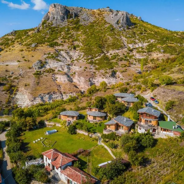 Eco Village Under the Cliffs，位于Dolna Gradeshnitsa的酒店