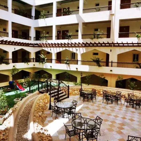 JOHNY INTERNATIONAL HOTEL，位于Al Bustān的酒店