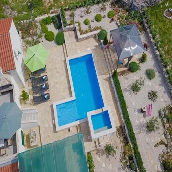 Holiday Home Ela，位于Dračevica的酒店