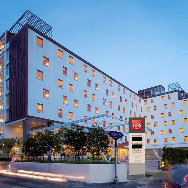 宜必思曼谷沙吞酒店 ，位于Bang Su的酒店