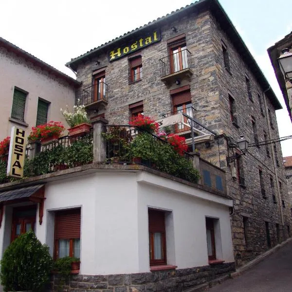 Hostal Pirineos Sarvisé，位于萨尔维塞的酒店