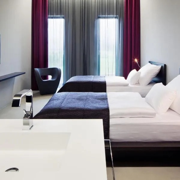 三浦酒店，位于切拉德纳的酒店