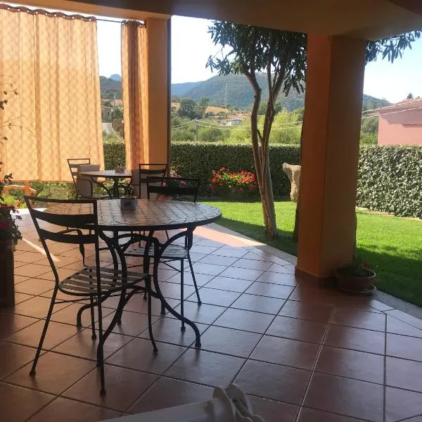 B&B Da Sabrina，位于圣特奥多罗的酒店