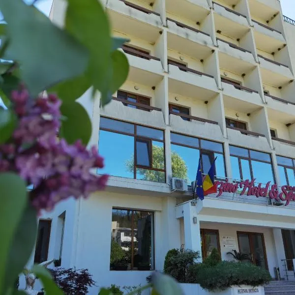 Hotel Spa Cazino Monteoru，位于Răteşti的酒店