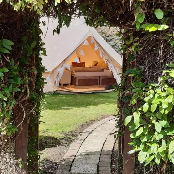 The White Dove Bed and Breakfast and Bell Tents 1，位于Coddington的酒店