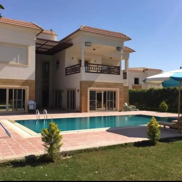 Relaxation Villa with private pool，位于Dawwār Ḩalīs的酒店