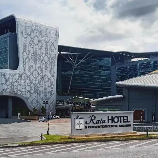 Raia Hotel & Convention Centre Kuching，位于Padawan的酒店