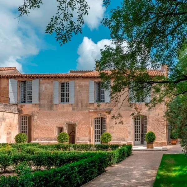 Les Maisons de l'Hôtel Particulier，位于Moulès的酒店