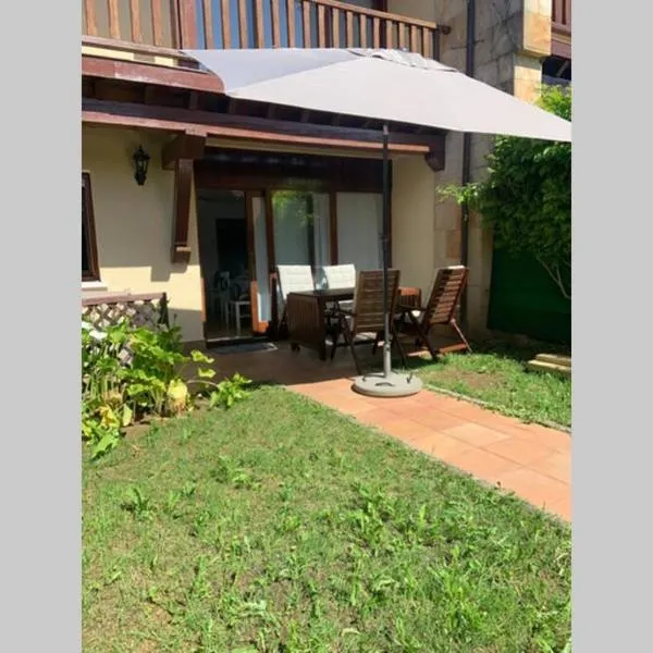 Apartamento en el Paseo de Manuel Noriega, Nº 9, con jardín privado, Wifi, en Comillas，位于柯米拉斯的酒店