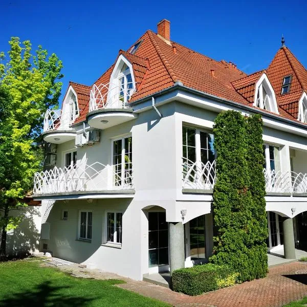Győrfi Apartmanház Zamárdi，位于扎马迪的酒店