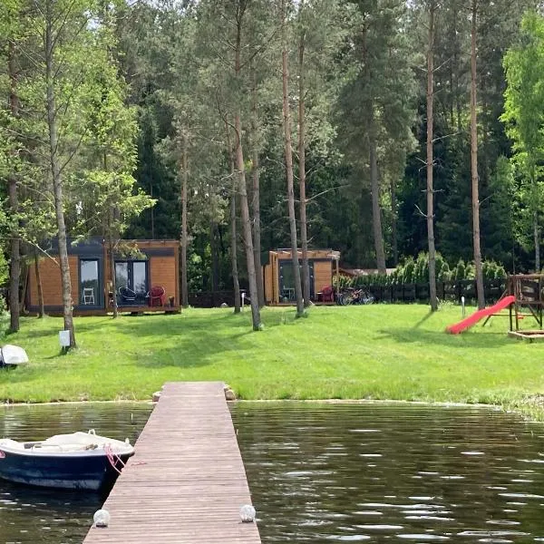 Makosieje Resort-komfortowy domek 15m od jeziora,widok na jezioro,ogrzewanie,wi-fi，位于Stacze的酒店