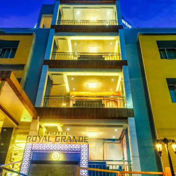 HOTEL ROYAL GRANDE，位于Latteri的酒店