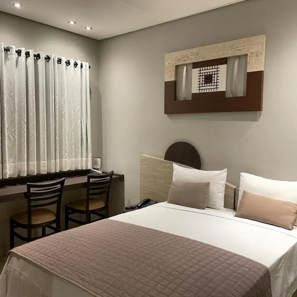 Barueri Premiêr Hotel，位于圣安娜-迪巴纳伊巴的酒店