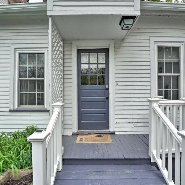Romantic Country Apt by Lake Erie & Wineries!，位于Westfield的酒店