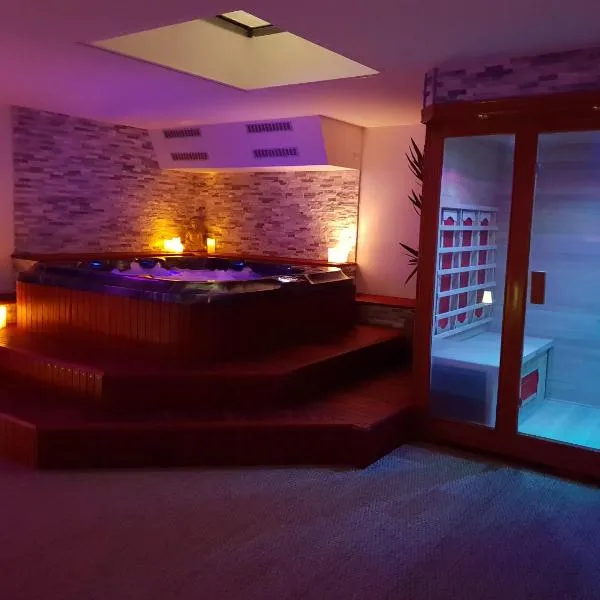 Suite room jacuzzi sauna privatif illimité Clisson，位于克利松的酒店