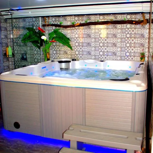 Appartement LOUIS XIV avec HAMMAM SAUNA JACCUZI PRIVATISÉ TOTALEMENT GRATUIT SANS SUPPLÉMENT !，位于胡塞马的酒店