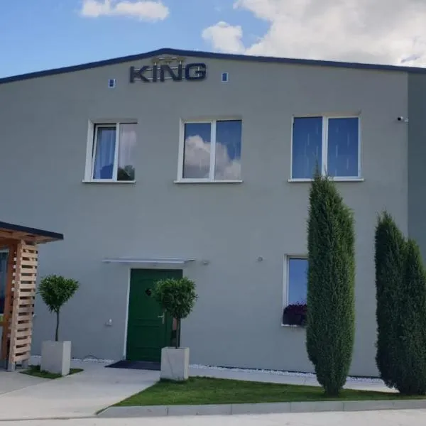 Guest Inn KING，位于Łobez的酒店