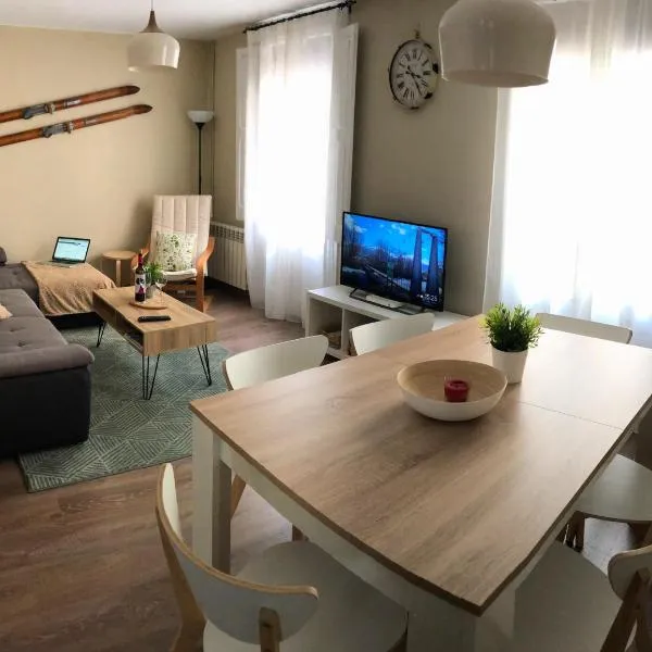 Apartamento acogedor y familiar - WiFi+Chromecast，位于普奇塞达的酒店
